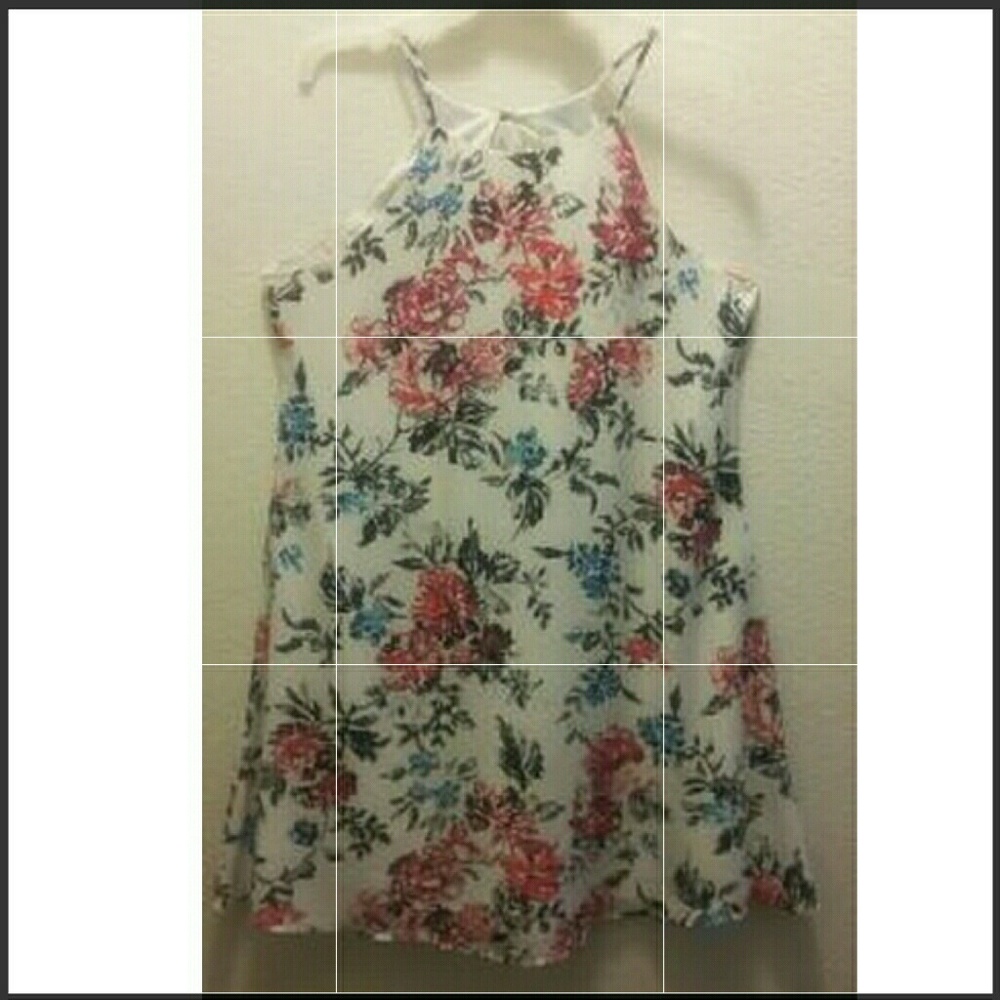 #077👉🏼 white floral mini dress